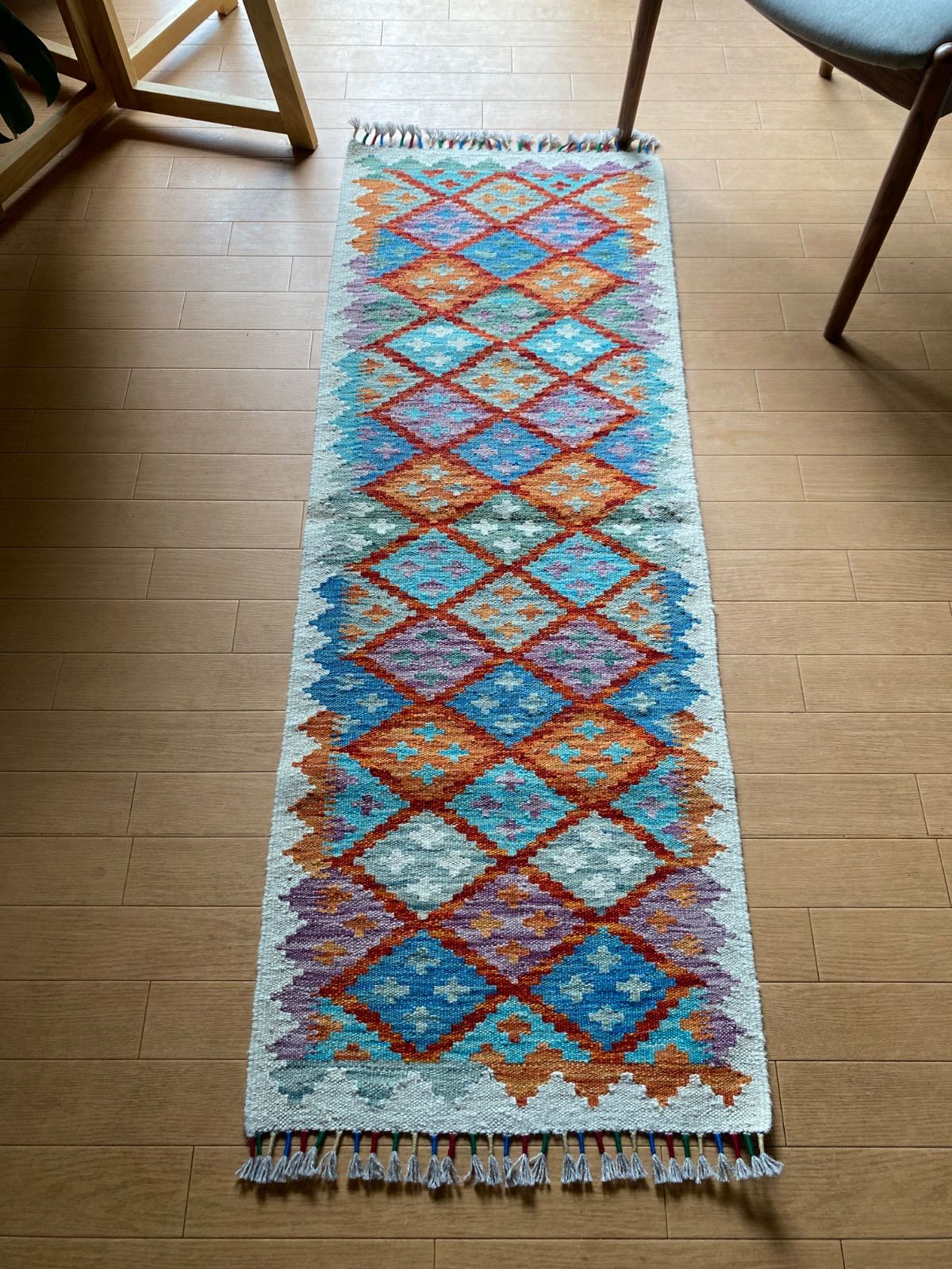 初めての草木染のキリムはこちら アフガニスタンの手織り草木染リバーシブルのキリム センスの良い素敵なキリム選びました お部屋の模様替えに