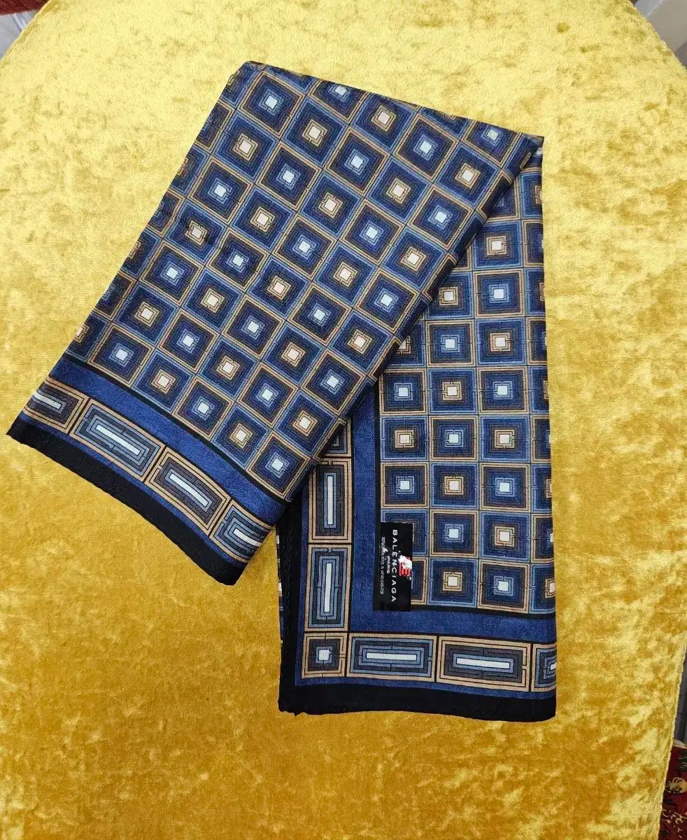 新品) BALENCIAGA(バレンシアガ) ハンカチ - メルカリ