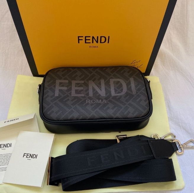 フェンディfendi ショルダーバッグクラッチバッグカメラバック