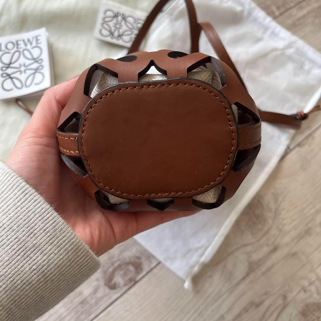 ロエベカットアウトポケットショルダーバッグレザーブラウン保存袋付き