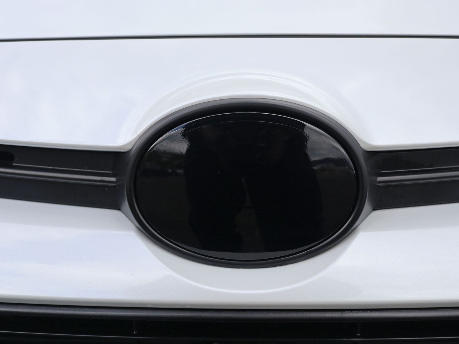 Tint+何度も貼れるエンブレム スモークフィルム(ブラックスモーク5％ 前後セット) GRヤリス GXPA16/MXPA12 gr ヤリス yaris mxpa16 gxpa12