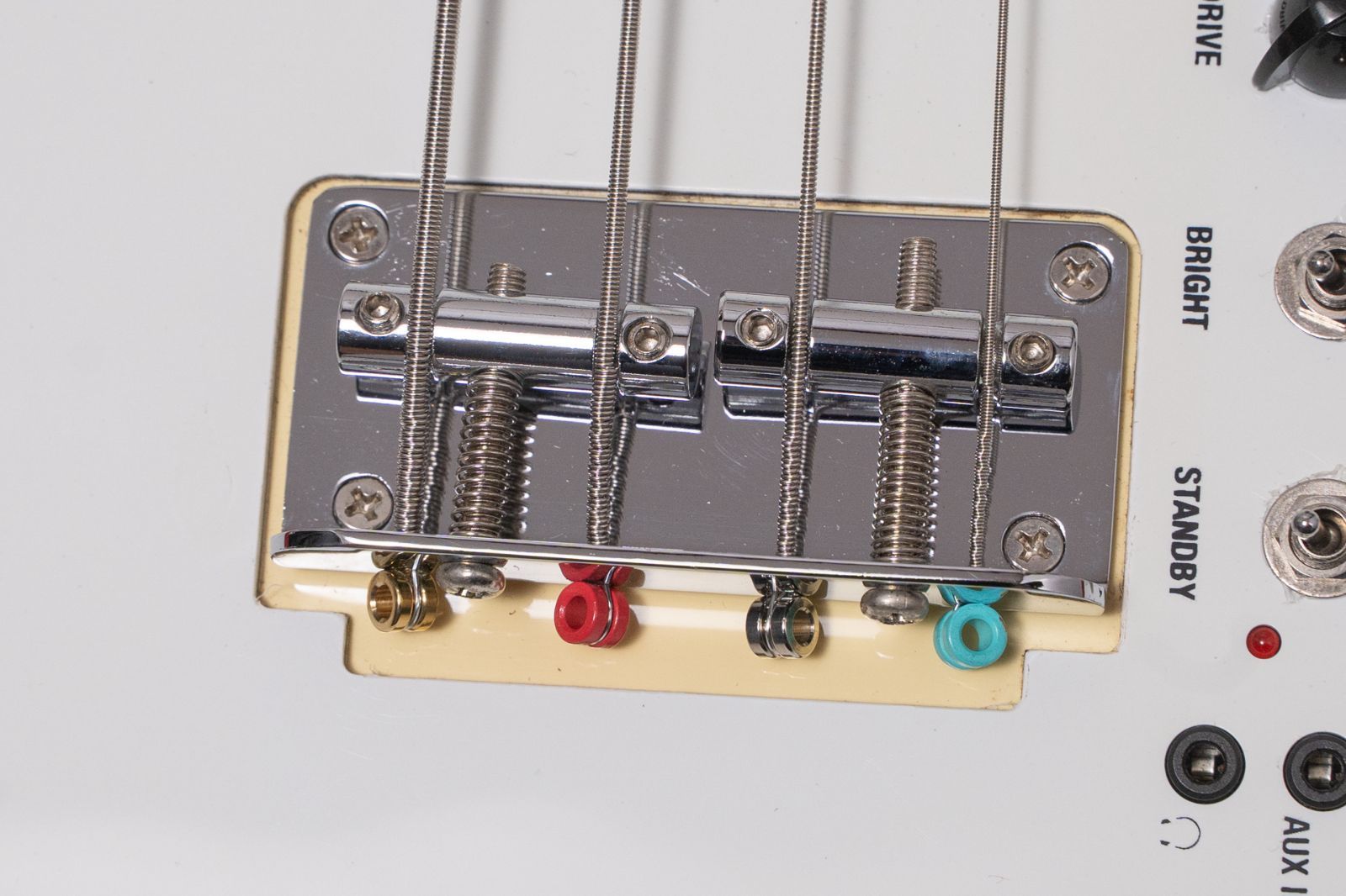 貴重 VOX APACHE II Bass White 3.815kg Y1203883 GIB横浜