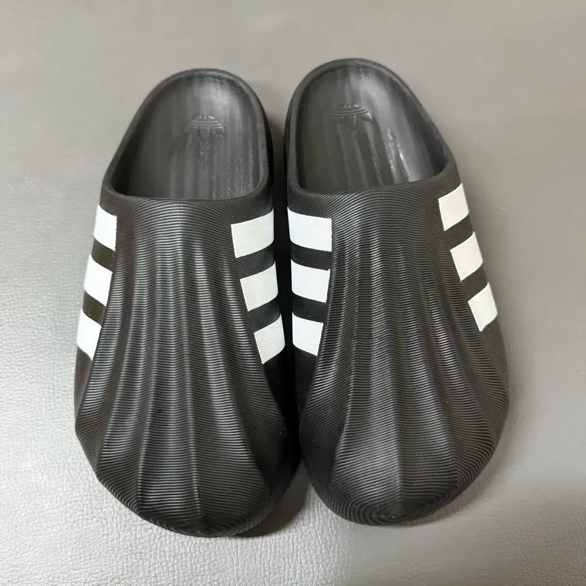 【雷市場（ポンジャン）商品韓国直送】 adidas(アディダス) アディフォーム スーパースター ミュール 265