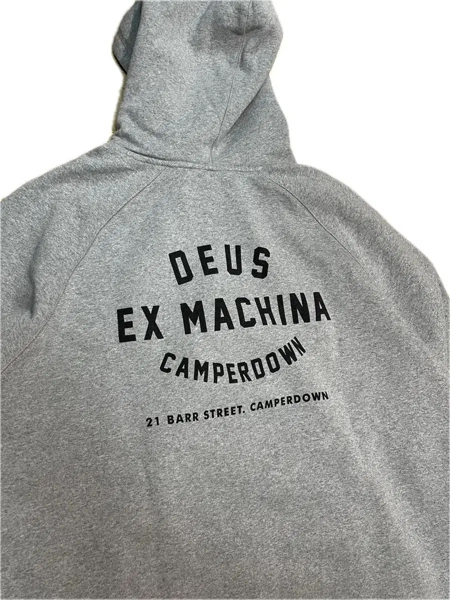 DEUS EX MACHINA デウスエクスマキナ キャンパーダウン フード付きTシャツ