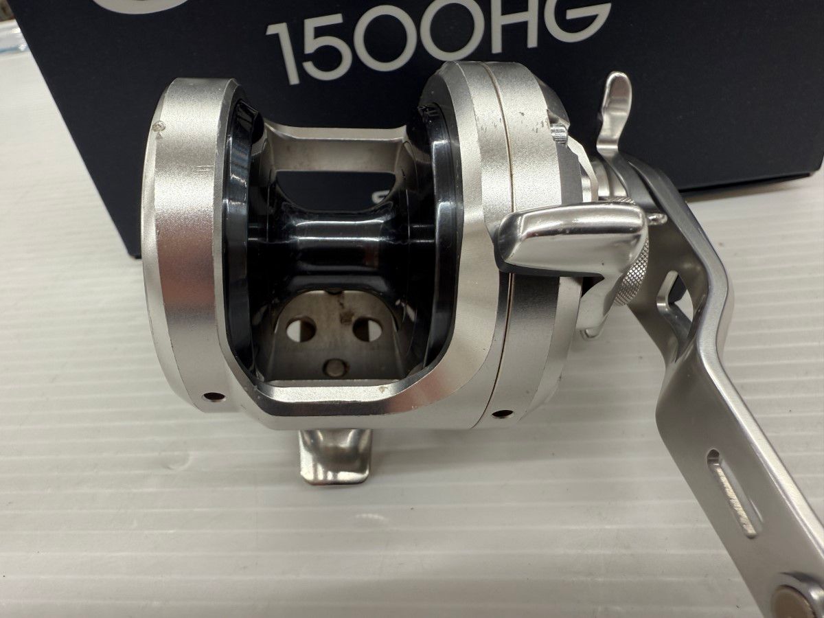 SHIMANO - σσSHIMANO シマノ 17オシアジガー 1500HG 程度B 03667 シマノ 17 オシアジガー 1500HG （ギヤ比6.4）（右ハンドル