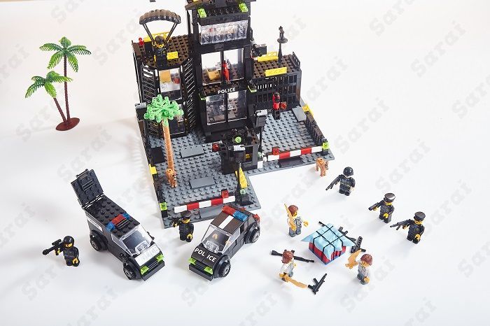 LEGO レゴ シティ 互換 ブロック SWAT 警察 特殊部隊 本部建物 ミニフィグ 11体 大人のレゴ ミリタリー 子供 こども レゴシティ 互換品  フィギュア 人形 軍隊 軍事 兵隊 武器 兵士 スワット 銃 誕プレ ギフト キッズ 男の子 おもちゃ -