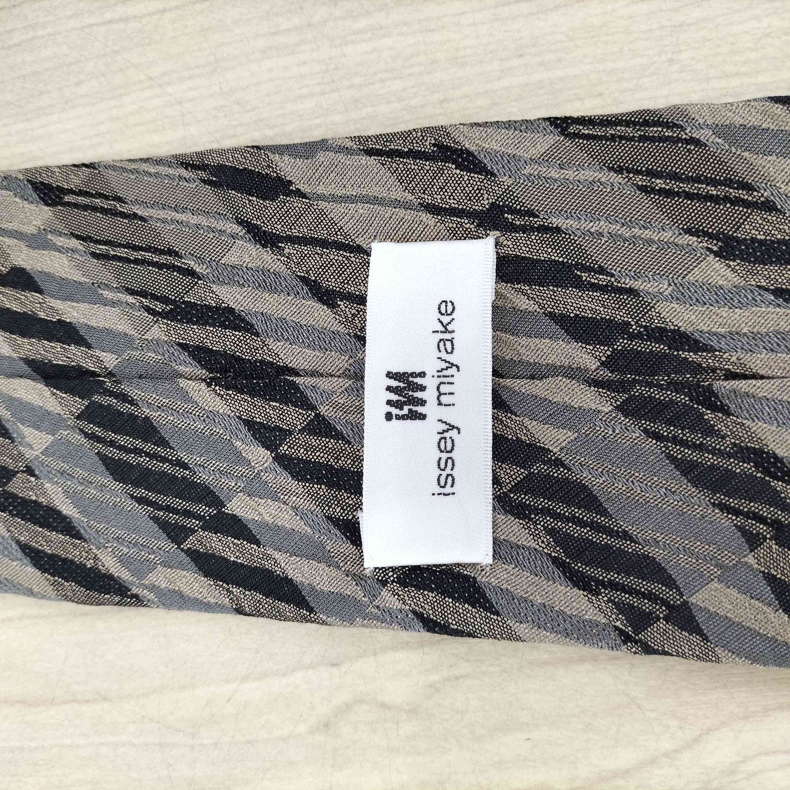 ISSEY Miyake プリーツ　ネクタイ HOMME PLISSE ISSEY MIYAKE プリーツネクタイ - メルカリ