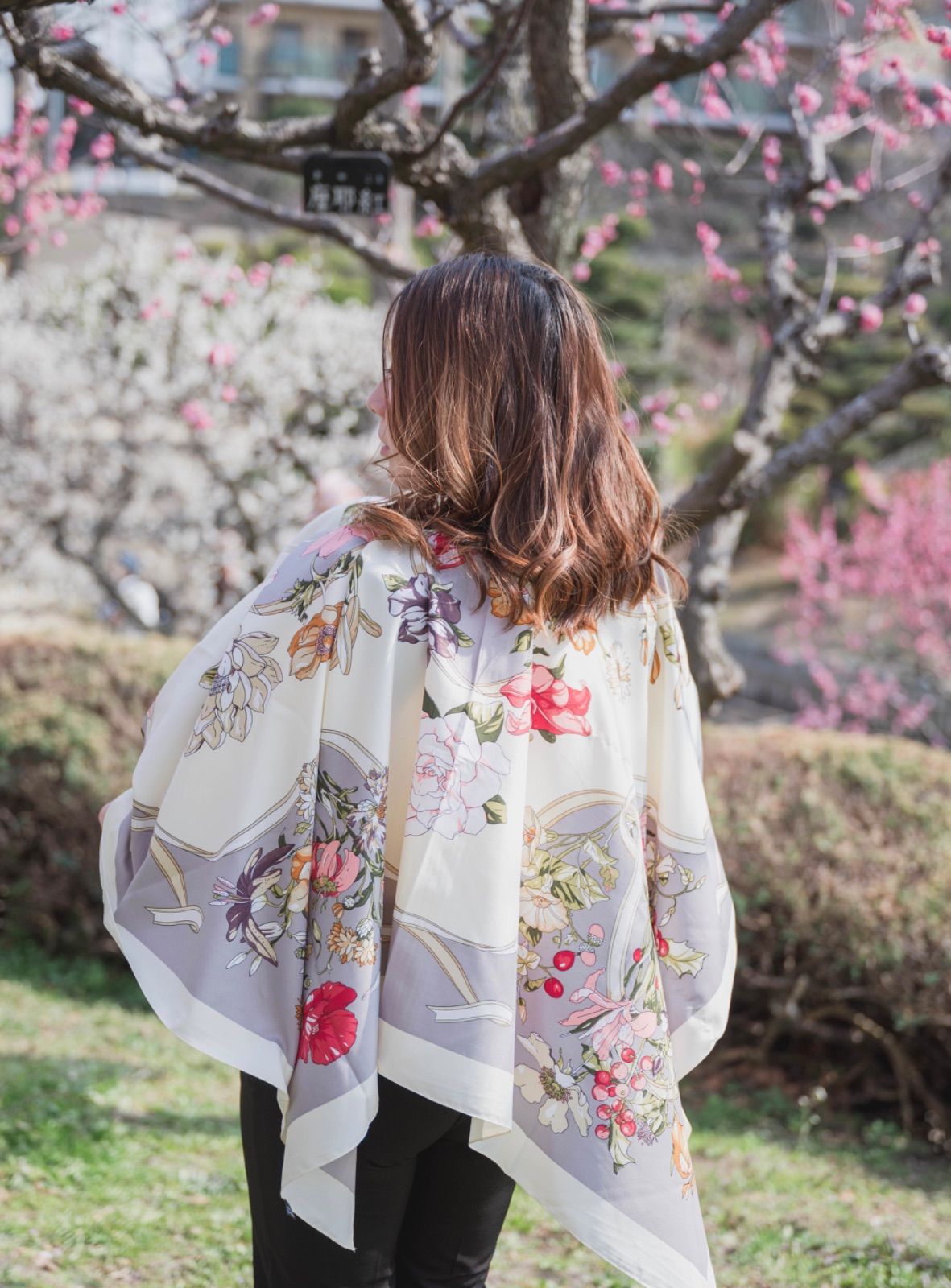 グレージュ 花柄