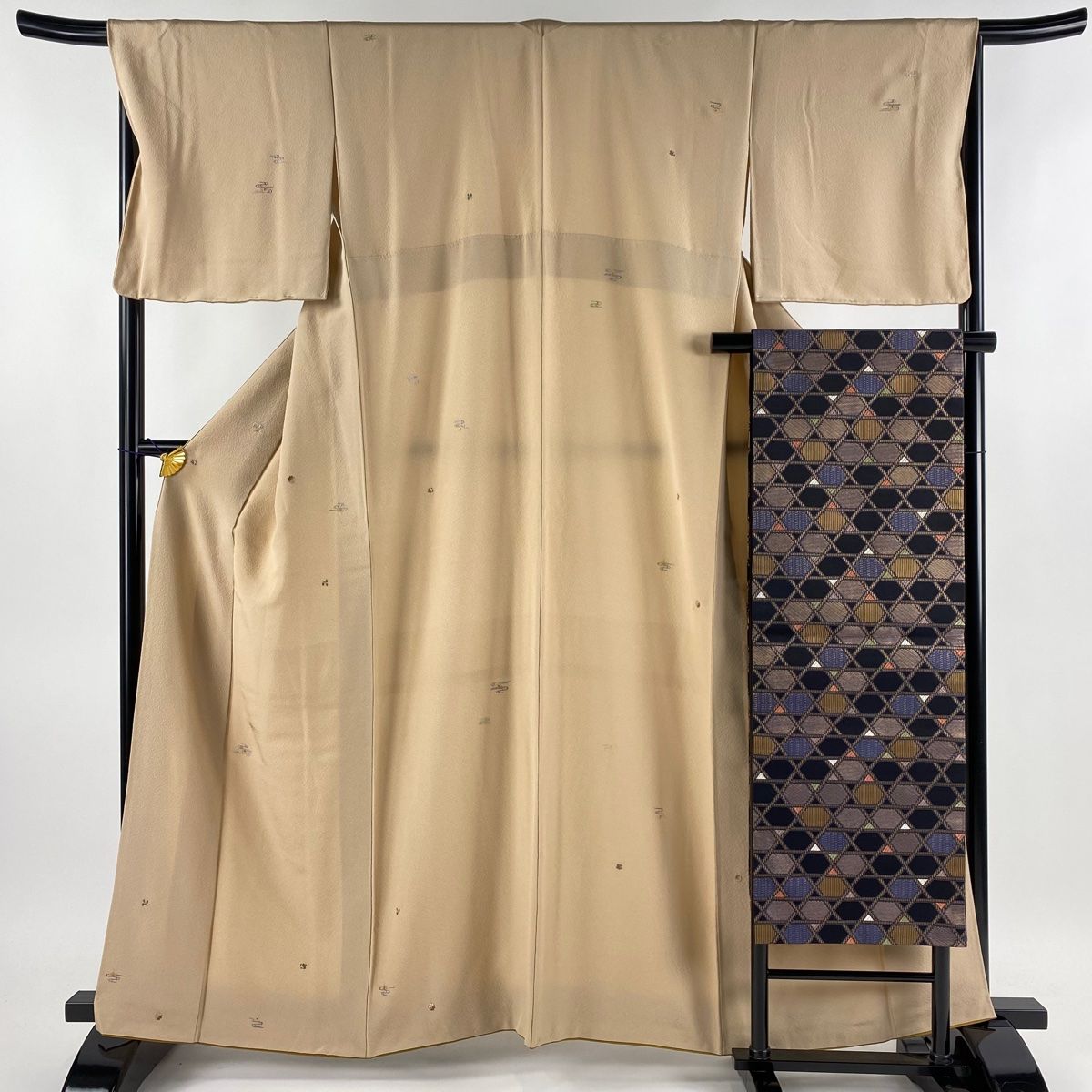 正絹長襦袢　薄桜色　中古　鱗文様　裄丈68cm　身丈132cm　d302 メーカー公式ショップ】 正絹長襦袢 薄桜色 中古 鱗文様 裄丈