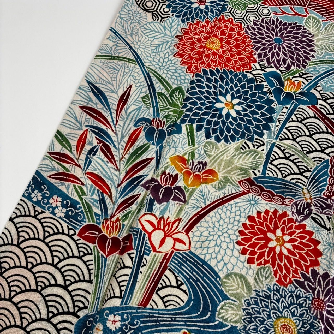 振袖 紅型 縮緬 蝶々 花柄 素敵なデザイン 正絹 着物 MK-028