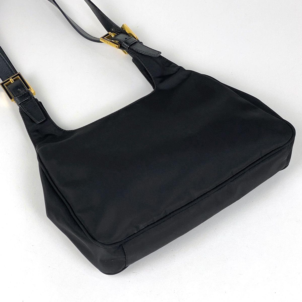 フェンディ FENDI ズッカロゴ ショルダーバッグ 肩掛け ショルダー