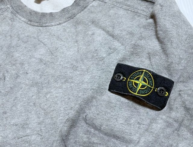 STONE ISLAND（ストーンアイランド ）741562290 ダストカラー加工 クルーネック スウェットシャツ 【A31328-007】 -  メルカリ