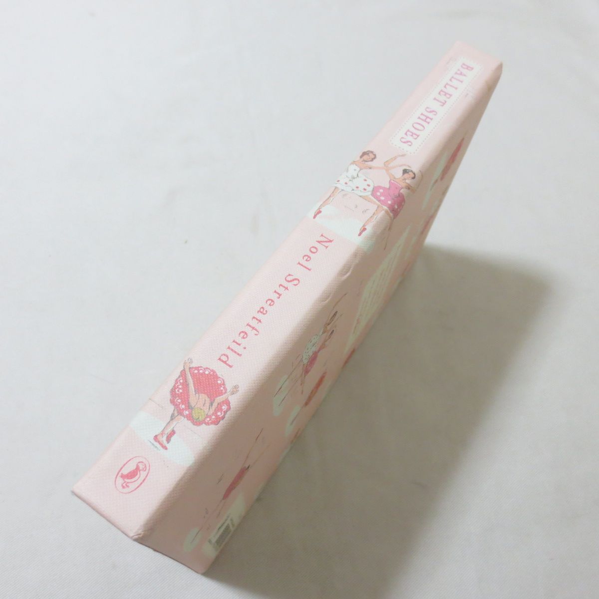 C128 Ballet Shoes Noel Streatfeild 75th Anniversary Edition 洋書