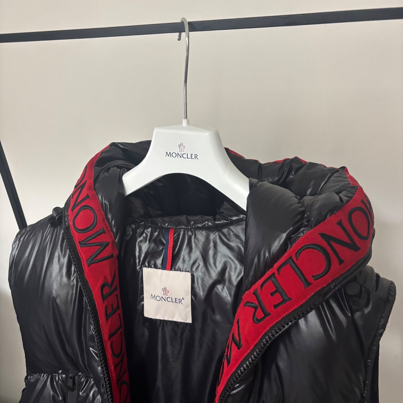 モンクレールMONCLER ダウンベスト　美品 6A MONCLER モンクレール ロゴ ダウンベスト ベージュ フード