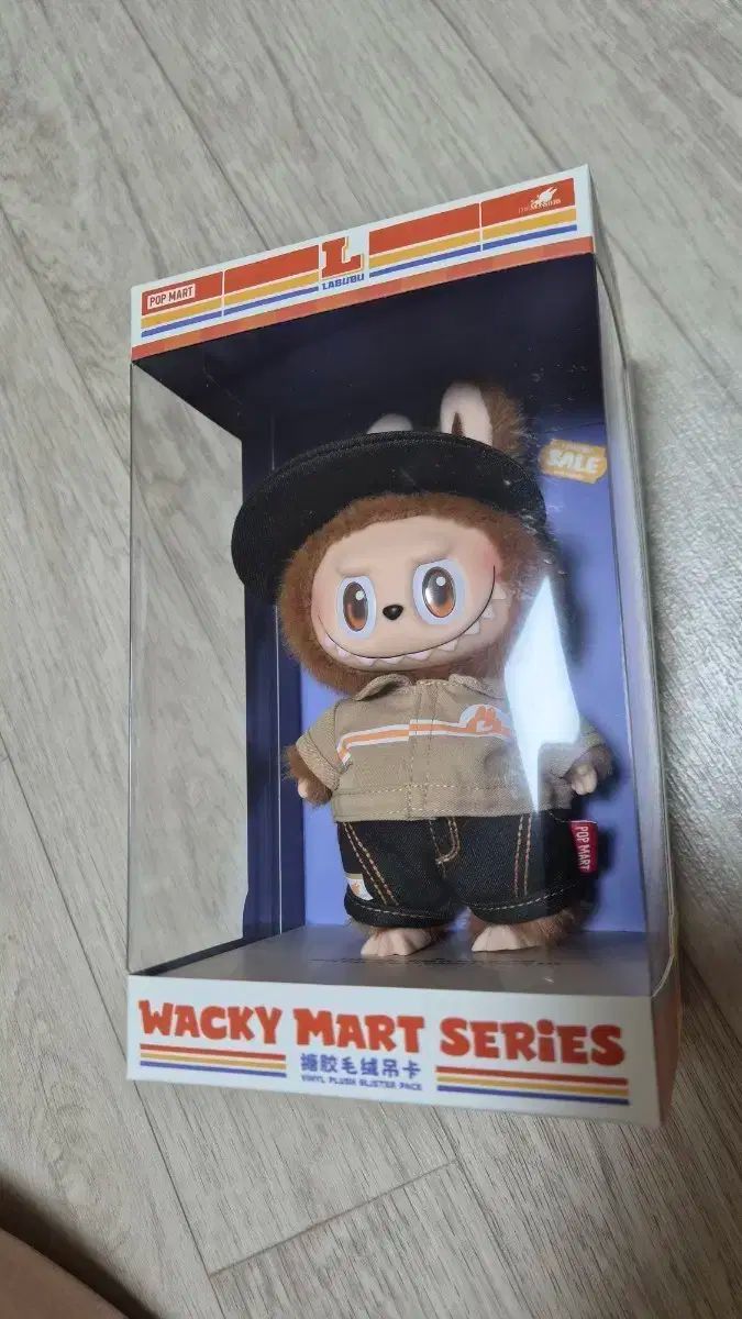 POPMART 店員ラブブ POPMART 店員 ラブブ コンビニ