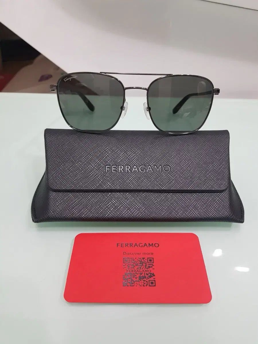 Ferragamo フェラガモ ボーイングサングラス フルステイ