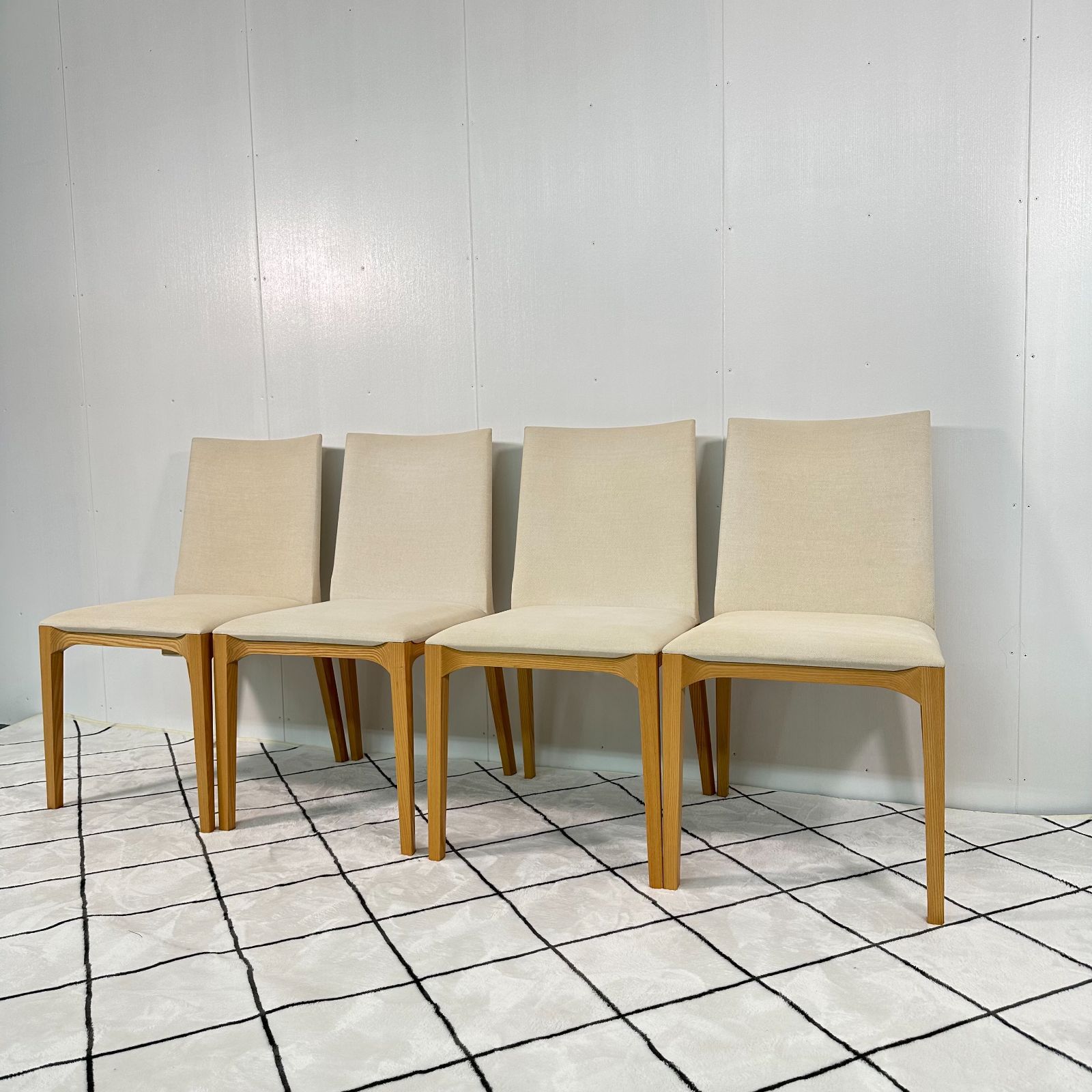 【展示極美品】 cassina カッシーナ LINE アームチェア 2脚セット モデルルーム展示品 Cassina IXC（カッシーナイクスシー）LINE（ライン