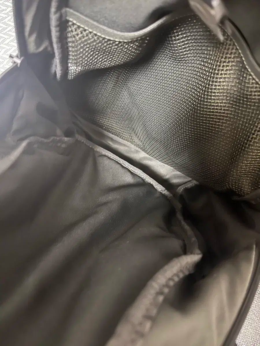 ミミスチーフ バックル フラップ バックパック バッグ ブラック DECORATOM_COM_BR