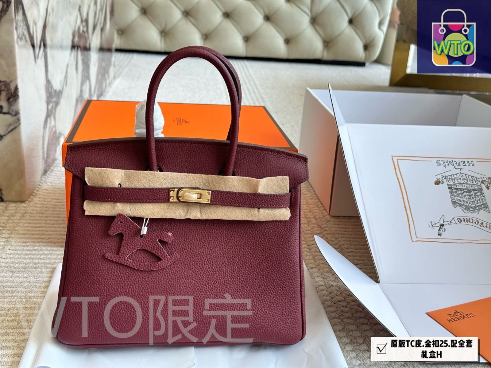 オリジナルTCレザー製で銅製ロックと 付き