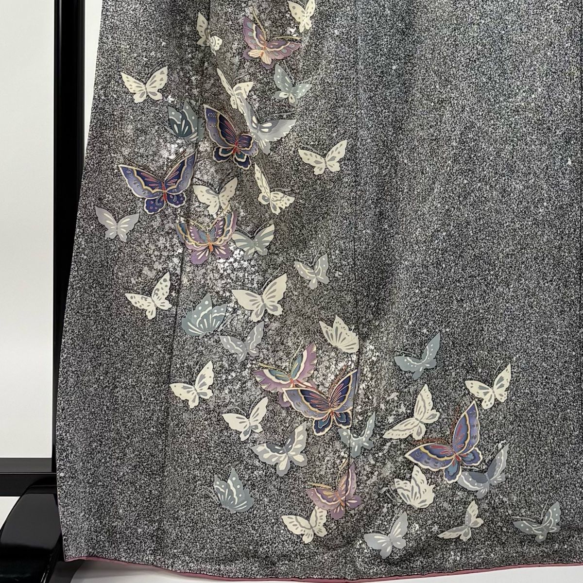 付下げ 身丈170.5cm 裄丈68.5cm L 袷 徳永憲峯 落款あり 辻が花 金通し ぼかし 灰色 正絹 美品 名品 中古 付下げ 身丈170.5cm 裄丈68.5cm L 袷 やまと 薔薇 蝶 金通し 箔 えんじ