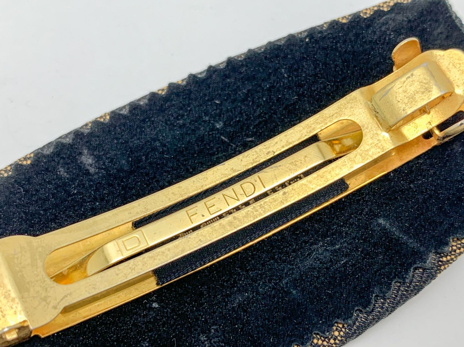 FENDI　フェンディ バレッタ ズッカ柄 ブラウン系 茶 ゴールド FENDI フェンディ ズッカ柄 ブラウン系 茶 バレッタ ヘア