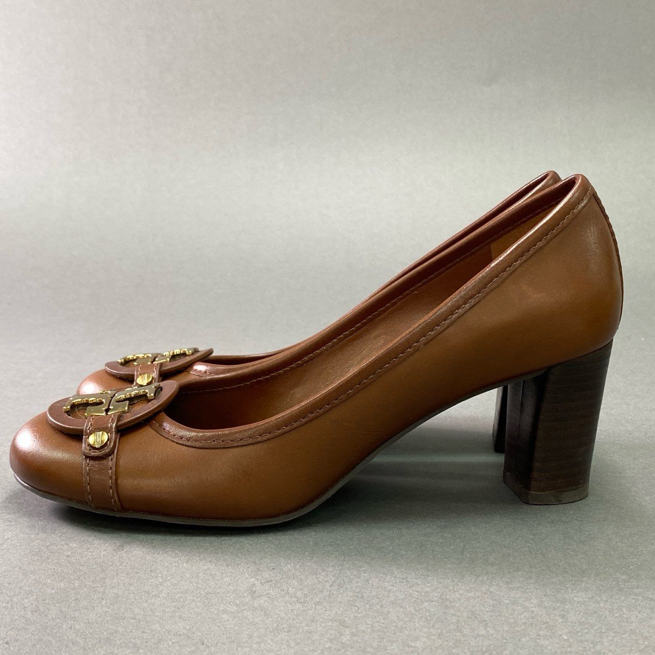 トリーバーチ パンプス 2k9 《美品》 TORY BURCH トリーバーチ ALMOND フロントロゴ