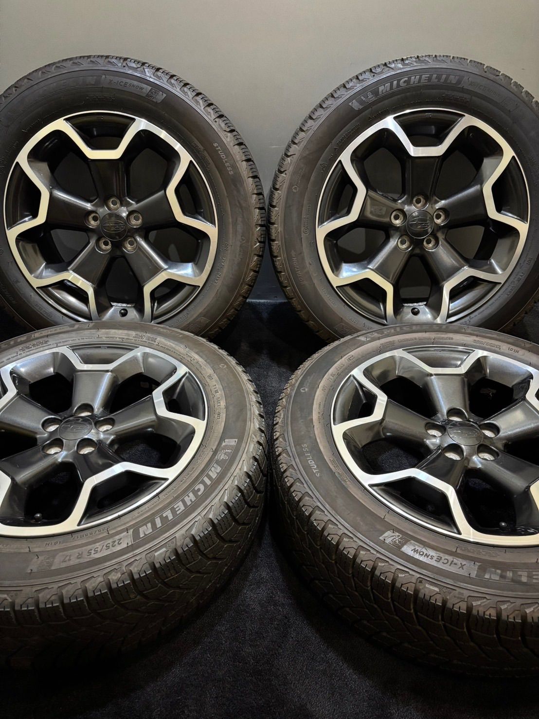 225/55R17✴︎スタットレス✴︎スバル純正ホイール 225/55R17✴︎スタットレス✴︎スバル純正ホイール