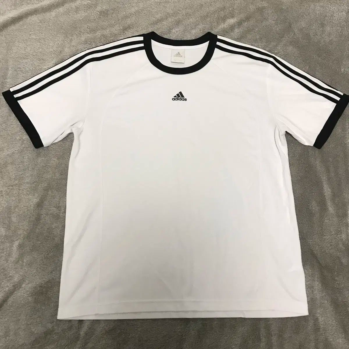 【雷市場（ポンジャン）商品韓国直送】 adidas(アディダス) 半袖 Tシャツ 110 サイズ