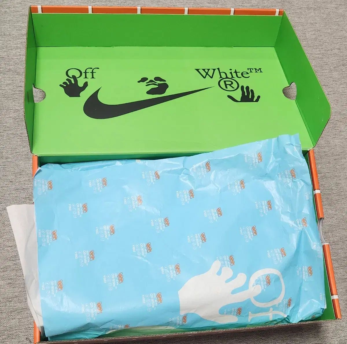 オフホワイト NIKE ナイキ エアフォース 1 ミッド SP 黒