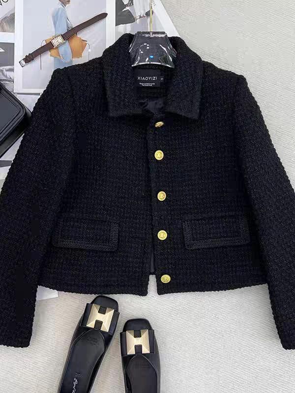 高級感 シンプル アウター　金ボタン アクセント