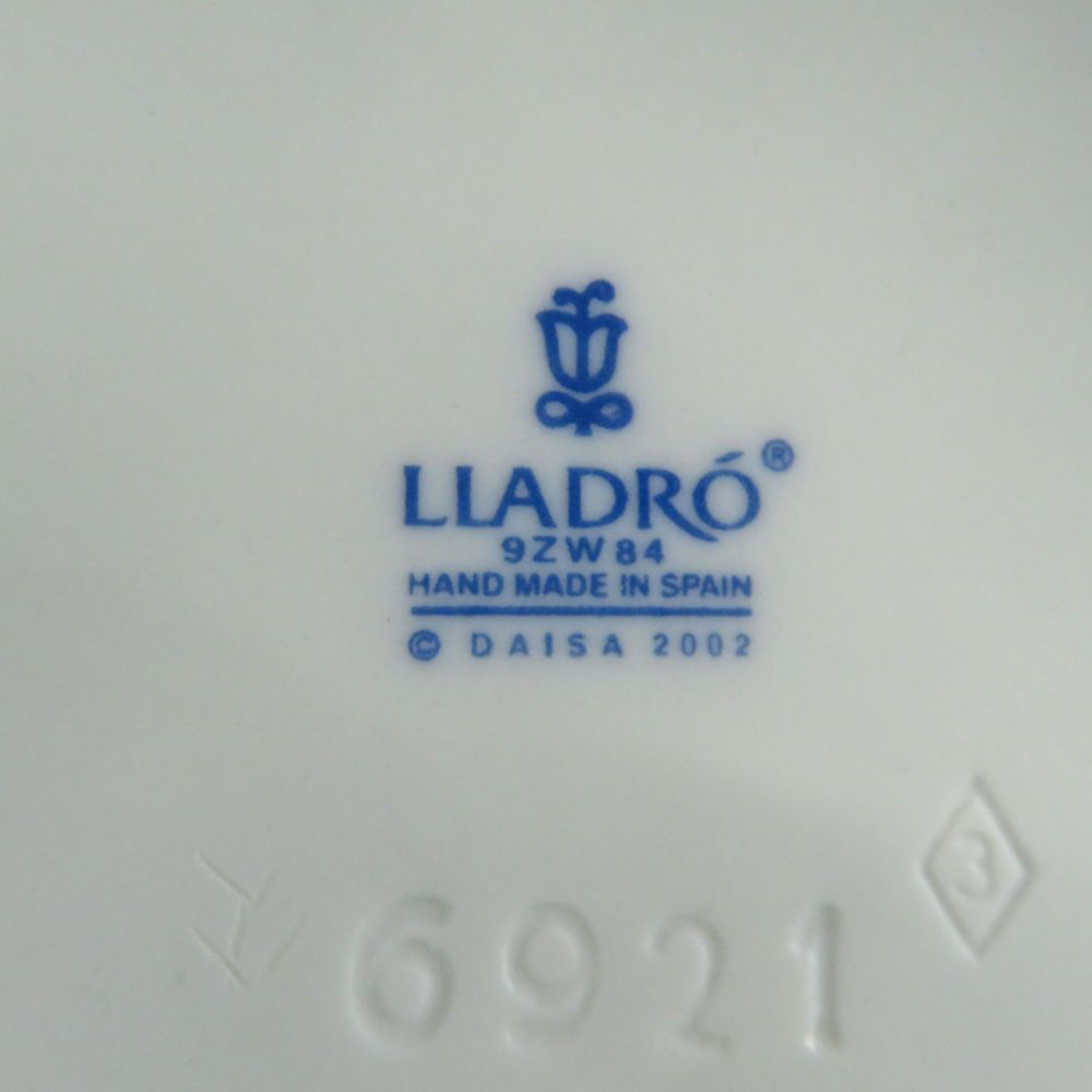 LLADRO リヤドロ 6921 「素敵な宝物」 フィギュリン 女性 花 置物 陶器人形 SY9096J - メルカリ