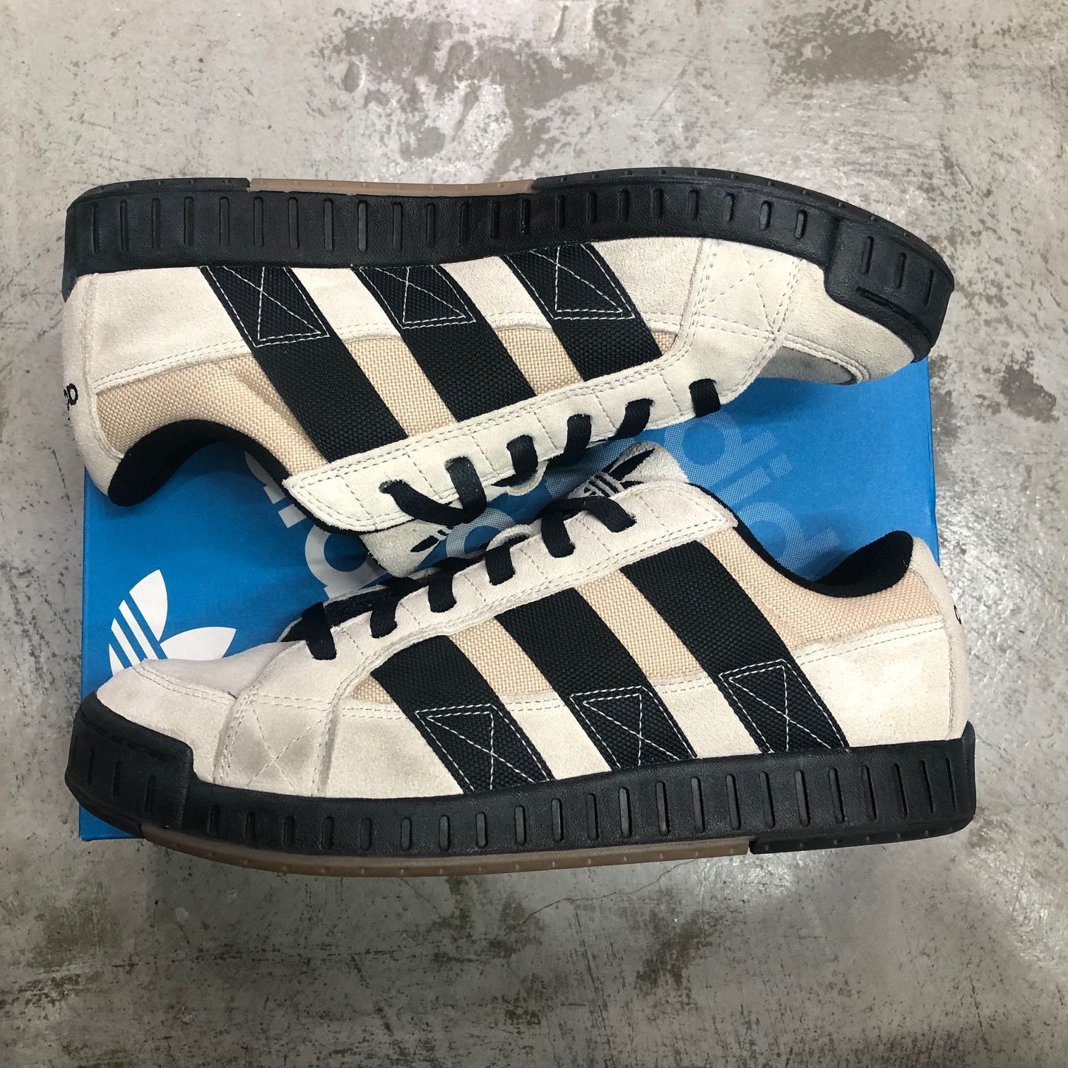 国内正規 adidas Originals Lawsuit Wonder Beige IF8798 ロースーツ ワンダーベージュ スニーカー アディダス  75448A1 28cm - メルカリ