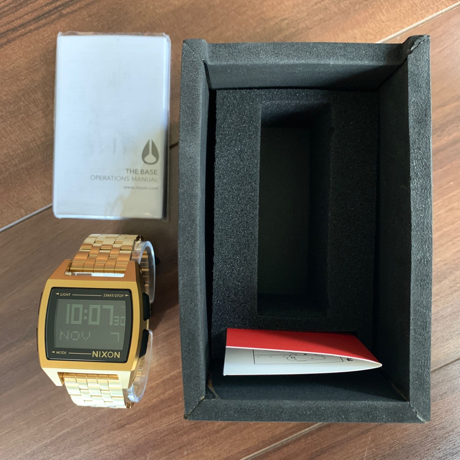 Nixon base best sale all gold