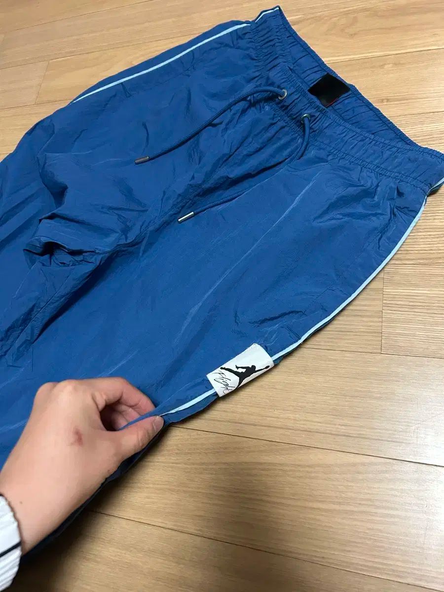 青