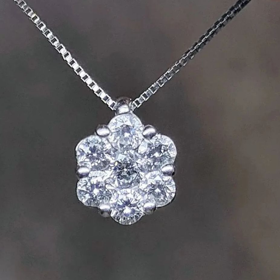 美品 高品質】K18WG ホワイトゴールド 0.50ct ダイヤモンド フラワー  