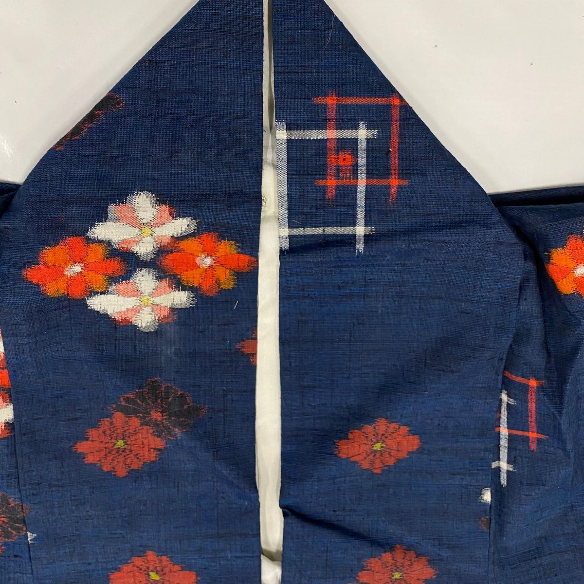 紬 身丈163.5cm 裄丈65.5cm M 袷 小千谷紬 証紙 花菱 井桁 紺色