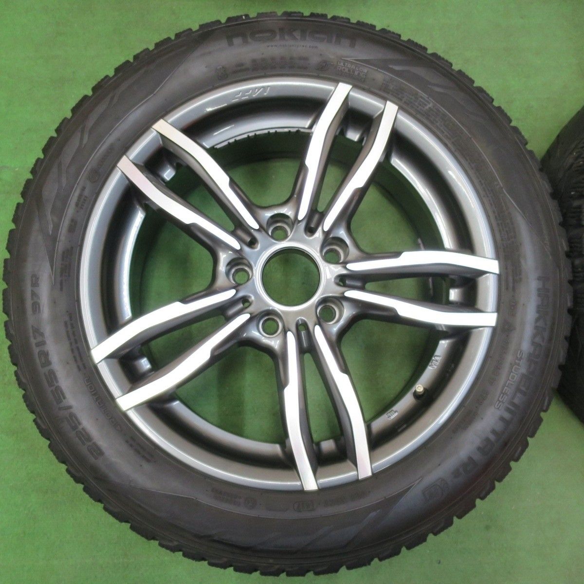喜んでくれる キレイ BMW 等 MAK MFF 225 55R17 スタッドレス ノキアン ハッカペリッタ R2 FRT 17インチ PCD120 5H 4121409イス