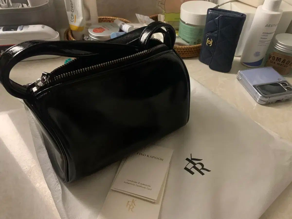 FIND KAPOOR ファインドカプア シュシュバッグ ブラック