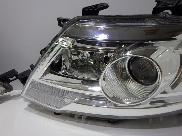 セレナ ヘッドライト左右 HID セレナ ヘッドライト左右 HID C25 NC25