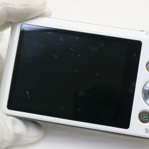 ホワイト コンデジ