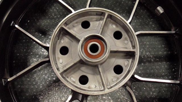 ジグサー250 ED22Y の リアホイール タイヤ付 1759886679