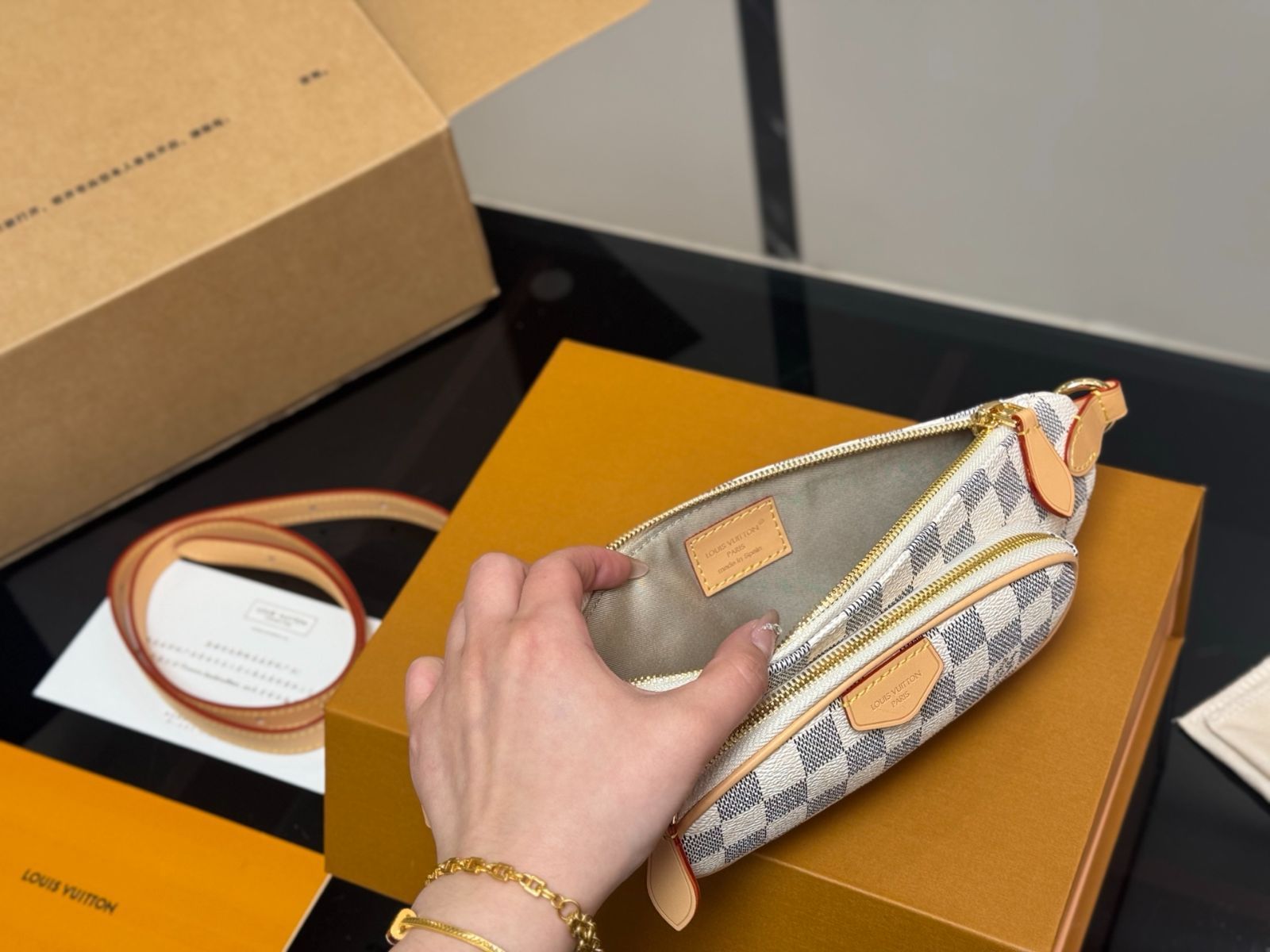 コロッと感が可愛い♪ Louis Vuitton KEEPIT ウエストバッグ コロッと感が可愛い♪ Louis Vuitton KEEPIT ウエストバッグ