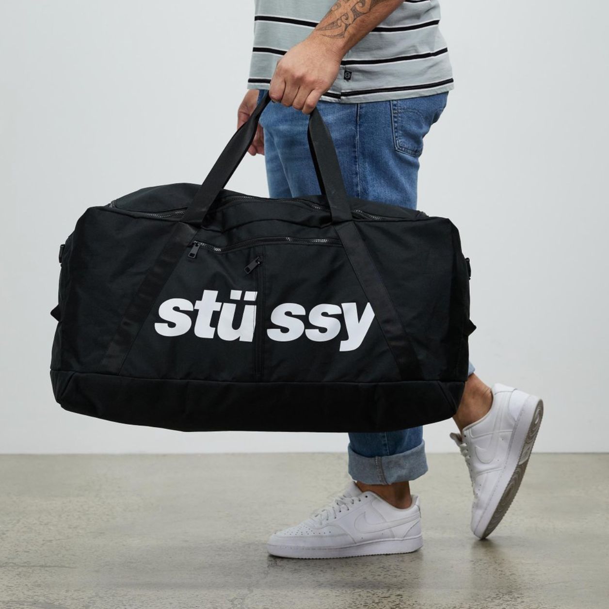 海外限定 ステューシー Stussy 巻き込ま ダッフルバッグ ボストンバッグ 黒