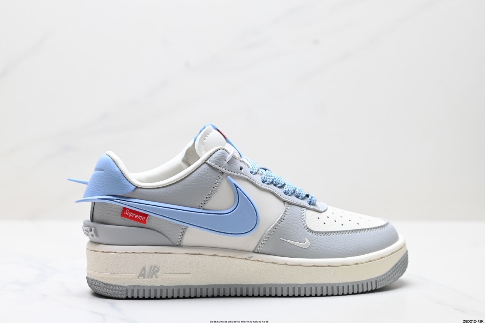 NIKE AIR FORCE 1‘07 LV8オリジナルの型紙とボードを使用した 純正なロートップエアフォースワンのフォルムを再現
