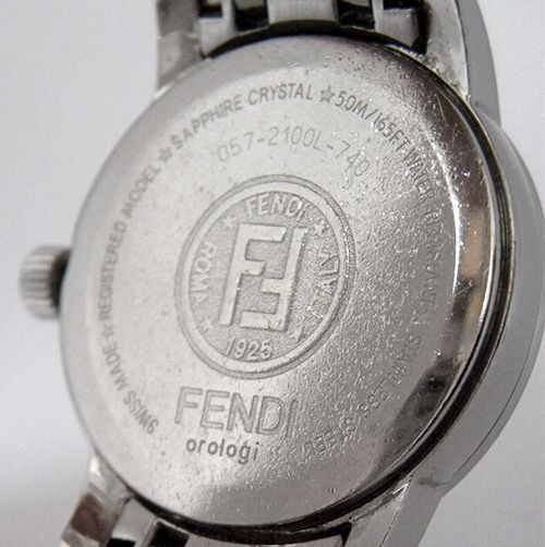 フェンディ FENDI レディース 腕時計 クラシコ 2100L 11Pダイヤ ホワイトシェル文字盤 クォーツ ブランド 【中古】