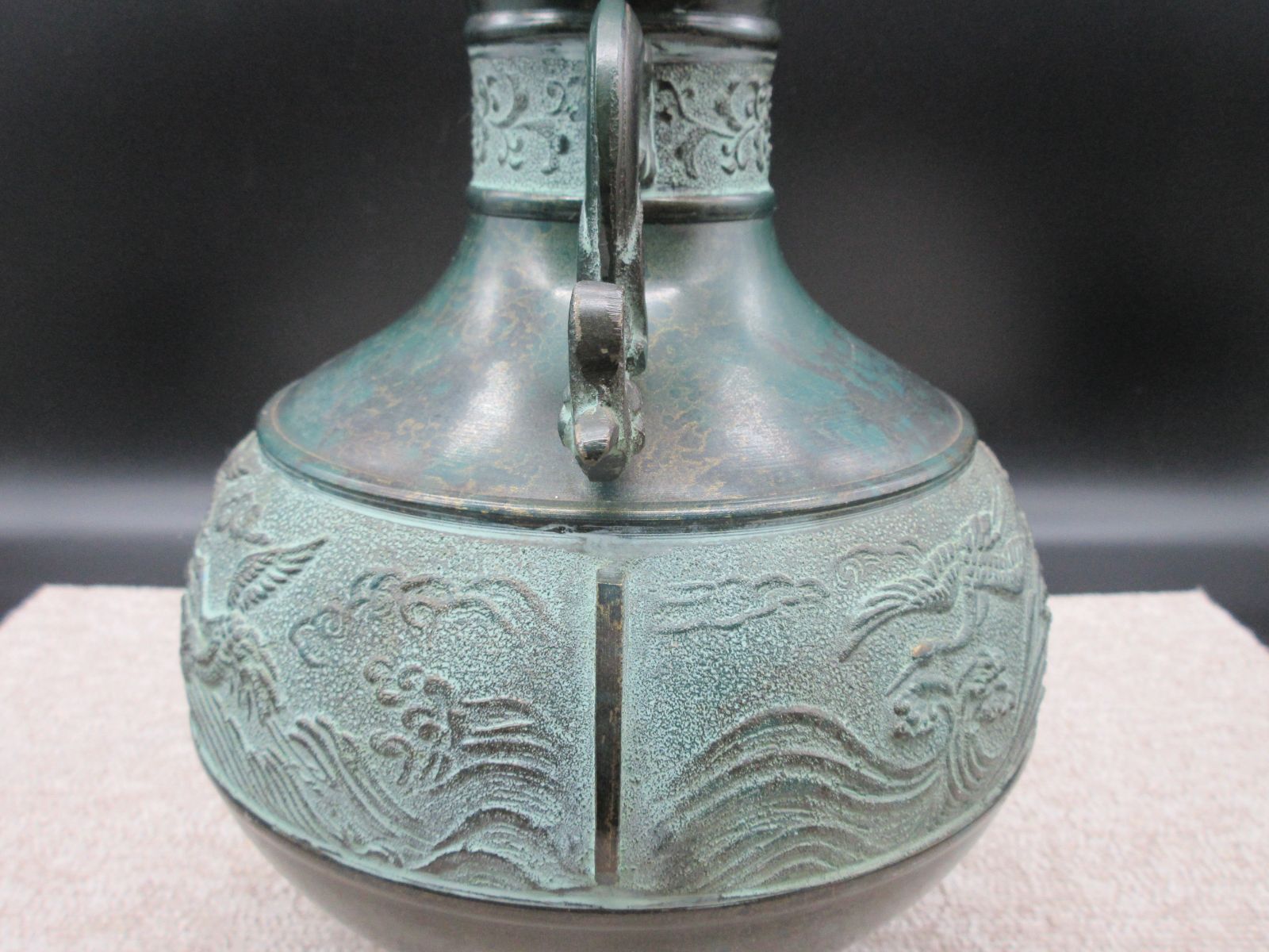 高岡銅器 花瓶 「竜耳間取 鳳凰」 image.jpg