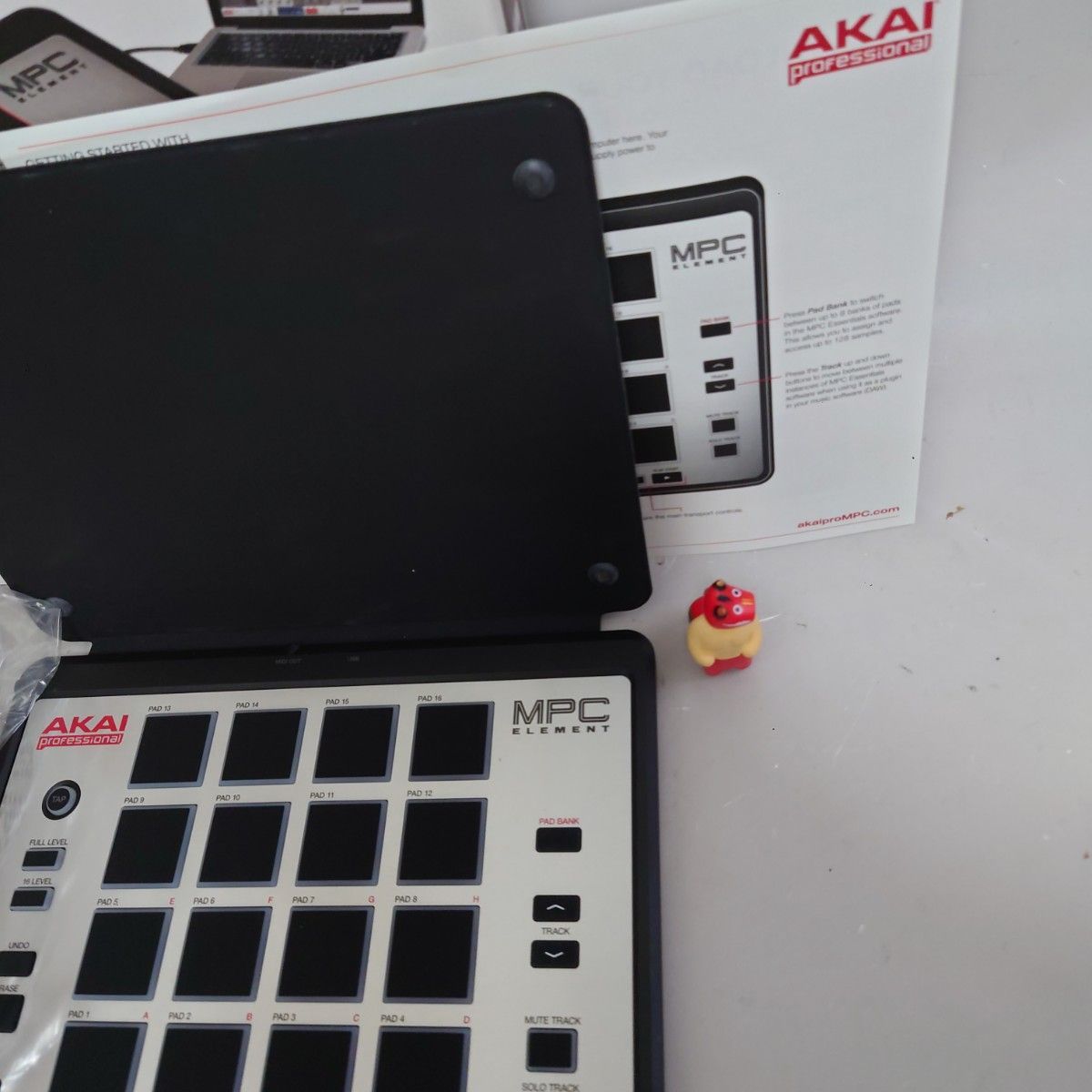 動作品 AKAI