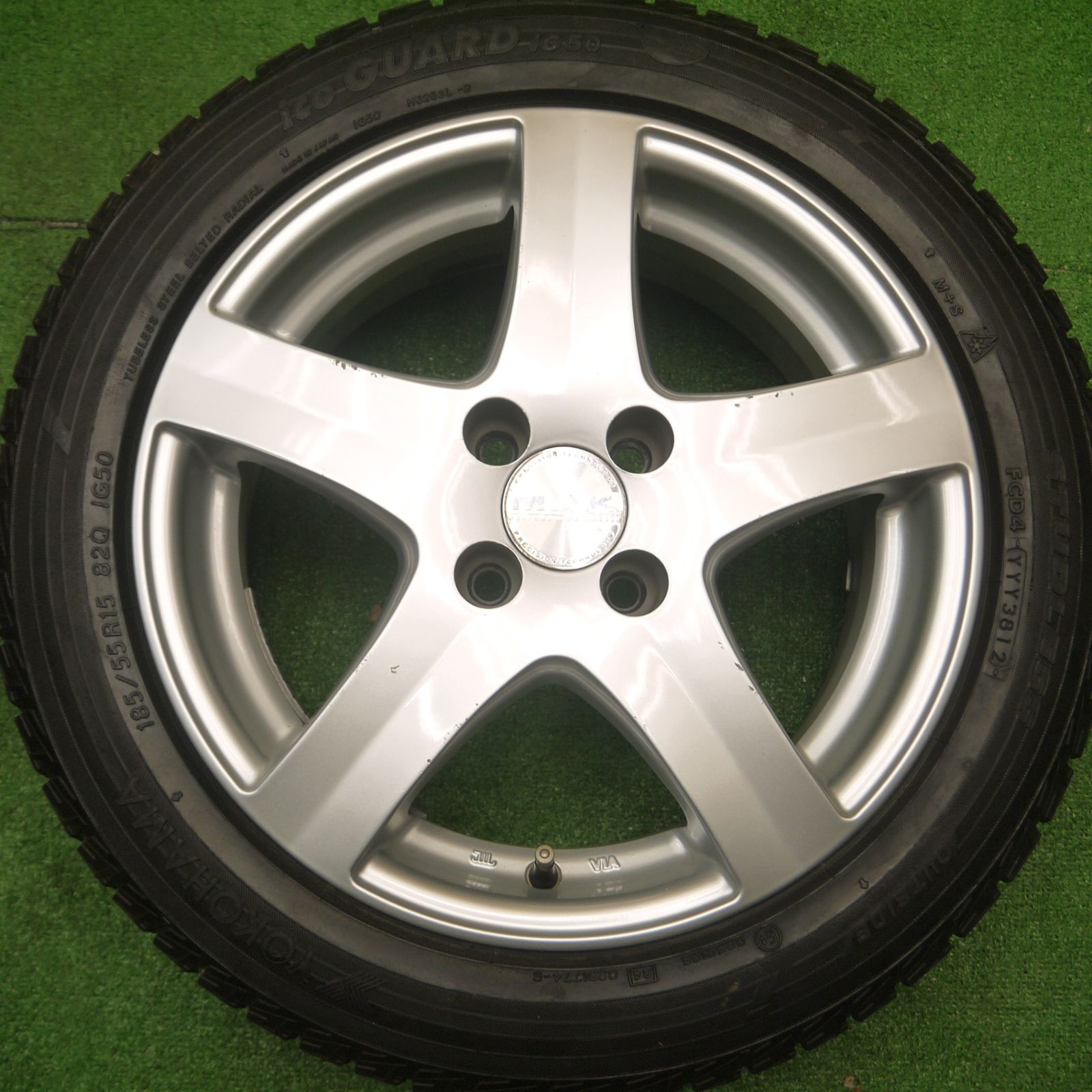 送料無料] バリ溝！9.5分☆フィアット 500 等 MAK 185/55R15 
