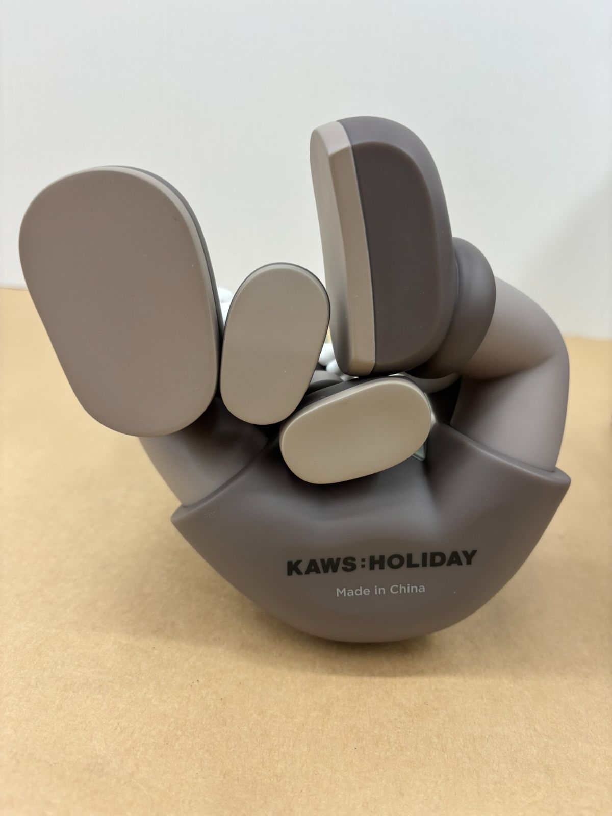 その他 MEDICOM TOY - KAWS Holiday Changbai Mountain Brown Holiday Changbai Mountain brown by Kaws - Dope! Gallery