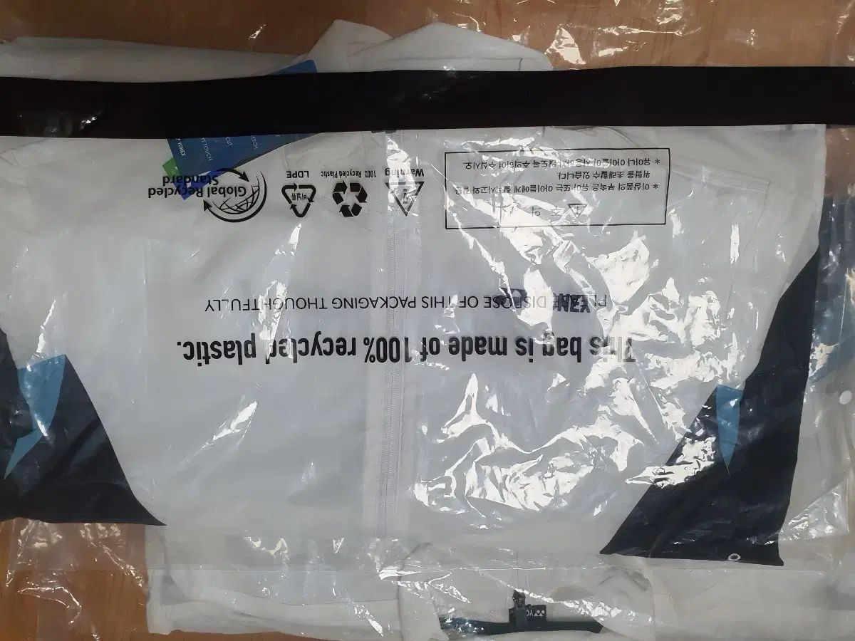 稲葉浩志直筆サイン 他B'zグッズ(オマケ) 更にHINOTORIフーディー付き